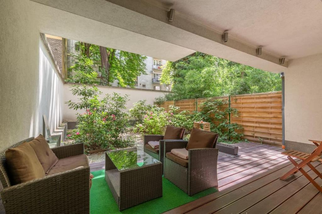 Charming With Quiet Garden In Downtown Apartmán *